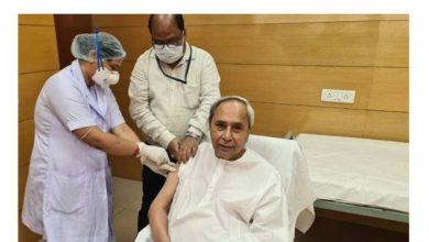 Photo of ओडिशा के मुख्यमंत्री नवीन पटनायक ने ली कोविड-19 शॉट की पहली खुराक