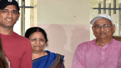 Photo of कोरोना पॉजिटिव पाए गए MS धोनी के माता-पिता, अस्पताल में भर्ती