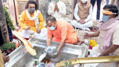 Photo of मुख्यमंत्री ने जनपद वाराणसी में श्री काशी विश्वनाथ मन्दिर में बाबा विश्वनाथ का विधि-विधान से किया दर्शन-पूजन