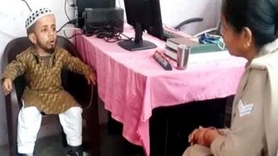 Photo of महिला थाने पहुंचकर 2 फीट के इस युवक ने की ऐसी डिमांड, जिसे सुनकर आप भी हो जाएगे हैरान…