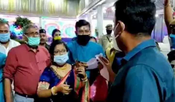 Photo of त्रिपुरा में चल रही एक शादी में बदतमीजी कर कार्यक्रम रुकवाकर चर्चा में आए शैलेश यादव का हुआ ट्रांसफर….