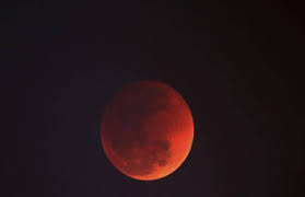 Photo of साल के पहले चंद्र ग्रहण पर बन रहा हैं यह दुर्लभ संयोग, चांद दिखाएगा अपना खूनी चेहरा…