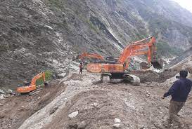 Photo of बदरीनाथ हाईवे का कुछ ऐसा है हाल, छह दिन से बंद रास्ता,