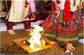 Photo of कोरोना खौफ के बीच यूपी में हुआ एक विवाह ऐसा भी, 15 बराती और हो गई 3 लड़कियों की शादी