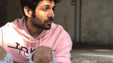 Photo of Kartik Aaryan ने शेयर की ये खास फोटो, लिखा- आने वाला है कुछ अलग सा