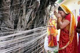 Photo of विवाहित महिलाएं क्यों रखती हैं वट सावित्री व्रत, जानें इसका धार्मिक महत्व