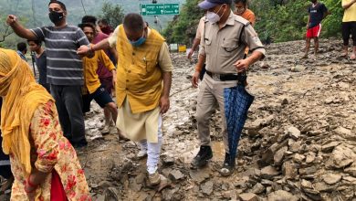 Photo of उत्तराखंड में पहली ही बारिश से देहरादून में मचा हाहाकार, मलबे से पटी सड़क