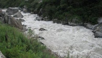 Photo of उत्तराखंड में नदियों ने धारण किया रौद्र रूप, एक बार फिर गंगा नदी को छू रही शंकर भगवान की मूर्ति