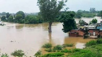 Photo of सुपौल में जारी है बाढ़ का कहर, बाढ़ पीडि़तों के पास नही पहुंच रही सरकारी मदद….