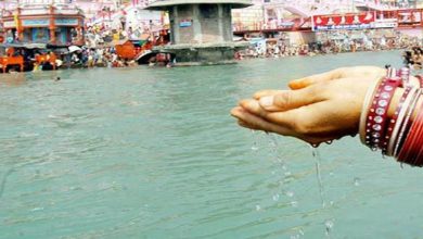 Photo of घर में गंगाजल रखते समय जरूर रखे इन बातों का ध्यान, भूलकर भी ना करे ये 4 गलतियां
