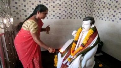 Photo of पति को खोने के बाद पत्नी ने बनवा डाला मंदिर, अब करती हैं पूजा…