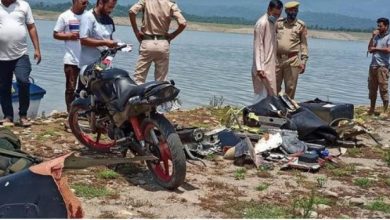 Photo of J&K के रंजीत सागर बांध में हेलीकॉप्टर दुर्घटना के बाद लापता हुए दो पायलटों की तलाश में जारी है अभियान