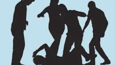 Photo of प्राइवेट कंपनी के सुरक्षाकर्मियों ने दो लोगों को खंभे से बांधकर की पिटाई, एक आरोपी फरार