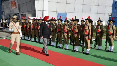 Photo of नवनियुक्त राज्यपाल के आगमन पर पुलिस द्वारा दिया गया गार्ड ऑफ ऑनर
