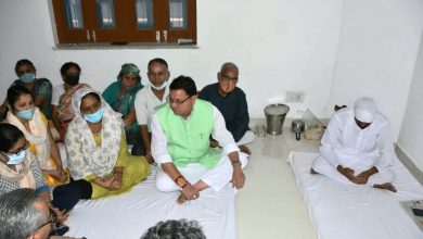 Photo of जोगीवाला स्थित गंगोत्री विहार में स्वर्गीय श्री अनंत कुकरेती जी के परिजनों से मुलाकात करने पहुँचे मुख्यमंत्री श्री पुष्कर सिंह धामी…