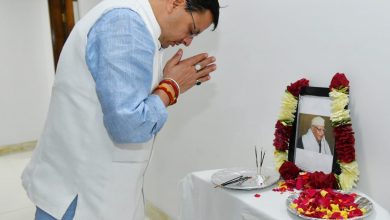 Photo of CM श्री पुष्कर सिंह धामी ने पूर्व मुख्यमंत्री स्वर्गीय श्री नारायण दत्त तिवारी जी की जयंती पर पुष्प अर्पित कर दी श्रद्धांजलि
