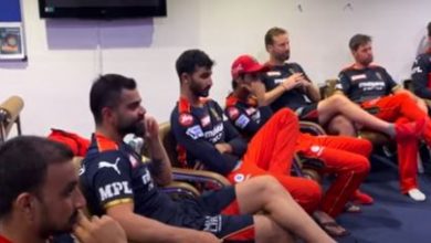 Photo of RCB के ड्रेसिंग रूम का वीडियो वायरल, विराट कोहली सहित पूरी टीम हुई भावुक