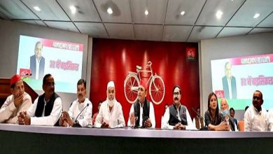Photo of UP विधानसभा उपाध्यक्ष के चुनाव से पहले बसपा के छह और भाजपा के एक विधायक सपा में हुए शामिल