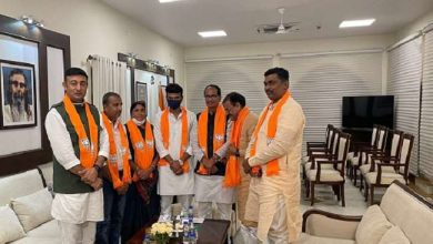 Photo of पूर्व मंत्री एवं कांग्रेस नेता सुलोचना रावत और उनके बेटे विशाल रावत भाजपा में हुए शामिल