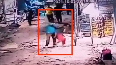 Photo of महिला दुकानदार के बीड़ी न देने पर नशे में धुत शख्स ने गला रेतकर की हत्या, सीसीटीवी में रिकॉर्ड हुई वारदात