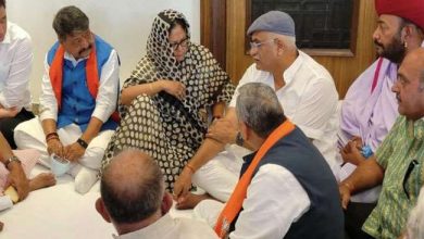 Photo of पूर्व मुख्यमंत्री वसुंधरा राजे केंद्रीय जलशक्ति मंत्री के निवास पर पहुंचकर व्यक्त की शोक संवेदना