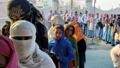 Photo of बिहार पंचायत चुनाव के सातवें चरण के मतदान में पूर्वी चंपारण में पुलिस-पब्लिक भिड़त, कई जगह बूथों पर हंगामा