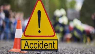 Photo of MP के भोपाल में ट्रक से टक्कर से पलटी कार, तीन लोगों की गई जान