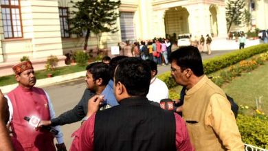 Photo of विधानसभा परिसर में भाजपा और राजद में भिड़ंत, विधायकों ने किया प्रदर्शन