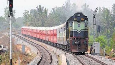 Photo of रेल मंत्री ने जल्द ही ट्रेनों से स्पेशल टैग हटाए जाने और बढ़ा हुआ किराया कम करने की घोषणा की…