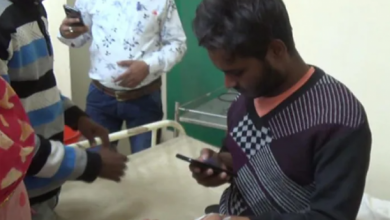 Photo of लड़के को लगी मोबाइल की ऐसी लत की जाना पड़ा अस्पताल