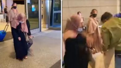 Photo of एयरपोर्ट पर माँ ने की बेटे की चप्पल से पिटाई, सोशल मिडिया पर हुआ वायरल