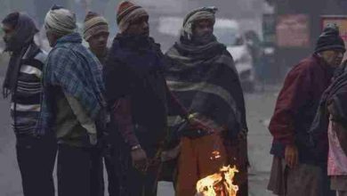Photo of पहाड़ों के बाद मैदानी इलाकों में पड़ रही कड़ाके की ठंड, दिल्ली में पांच डिग्री तक गिरा तापमान, पढ़े पूरी खबर