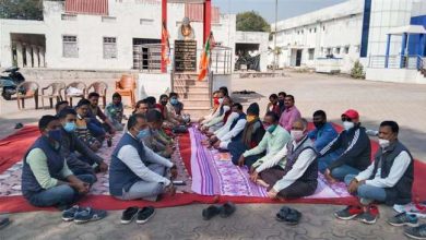 Photo of PM मोदी के सड़क मार्ग से पंजाब के फिरोजपुर जाने के क्रम में की गई साजिश के खिलाफ सड़क पर उतरे भाजपा कार्यकर्ता