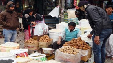 Photo of फिजा में तिलकुट की सोंधी खुशबू, महक उठे बाजार