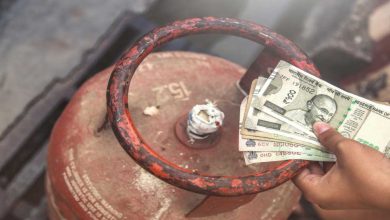 Photo of LPG सिलेंडर की बुकिंग पर मिल रहे कैशबैक और कई अन्य ऑफर, जानें कैसे करनी है बुकिंग