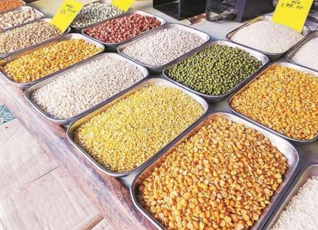 Photo of करीब हफ्तेभर में गिरे दालों के रेट, यहां- देखें रेट लिस्ट