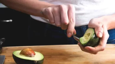 Photo of बढ़े हुए कोलेस्ट्रॉल लेवल को मैनेज करने के लिए अपनी डाइट में शामिल करें ये 5 फल