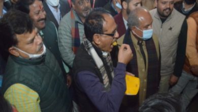 Photo of ग्वालियर में अलग ही अंदाज में दिखे मुख्यमंत्री शिवराज सिंह चाैहान, चाैपाटी पर खाया पनीर चीला और पुलाव