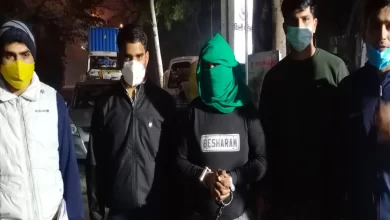 Photo of Delhi Police ने सीसीटीवी फुटेज की मदद से आरोपी ऑटो चालक को किया गिरफ्तार, टी शर्ट पर लिखा था ‘बेशर्म’