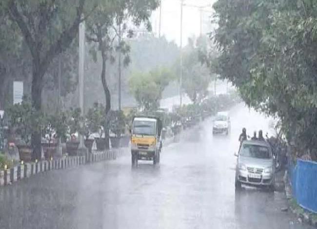 Photo of राजधानी में हल्‍के कोहरे और सर्द हवाओं के बीच निकली धूप ने दी राहत, यूपी के इन जिलों में हल्की बारिश होने के हैं आसार