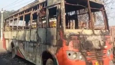 Photo of  अलीगढ़ की रोडवेज बस में फिर लगी आग यात्रियों ने कूद कर बचाई अपनी जान, तीन दिन में दूसरी बढ़ी घटना…