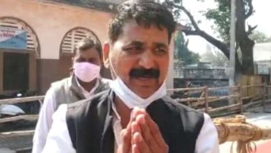 Photo of ट‍िकट कटने के बाद फूट फूटकर रोए सपा नेता, बोले जनता के सामने में क्या मुंह दिखाऊंगा क्या मैं नदी में डूब कर दे दूं जान….