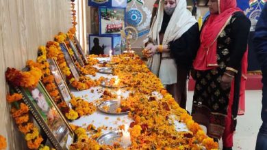 Photo of केंद्रीय रिजर्व पुलिस बल ने पुलवामा में बलिदान देने वाले अपने 40 बलिदानों को दी श्रद्धांजलि, बलिदानियों के परिजनों ने किए श्रद्धासुमन अर्पित 