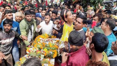 Photo of कश्मीर के आतंकी हमले में शहीद हुआ देवर‍िया का लाल, अंतिम दर्शन को उमड़ा जन सैलाब