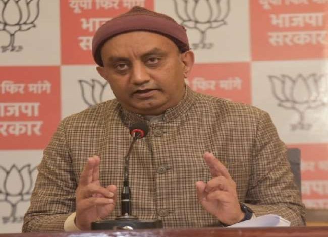 Photo of भाजपा के राष्ट्रीय प्रवक्ता व सांसद सुधांशु त्रिवेदी ने कहा- वो बच्चियों को हिजाब पहनाएंगे, हम आत्मनिर्भर बनाएंगे