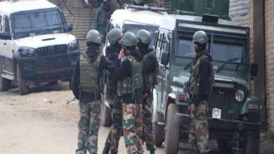 Photo of शोपियां में सुरक्षाबलों और आतंकवादियों के बीच जारी मुठभेड़ में 2 सैन्य जवान वीरगति को हुए प्राप्त