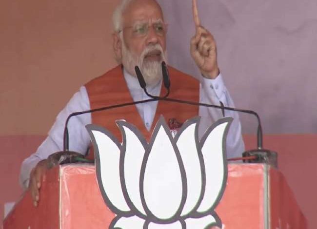 Photo of आतंकियों के खिलाफ कार्रवाई पर आंसू बहाते हैं सपा व कांग्रेस के नेता: PM मोदी