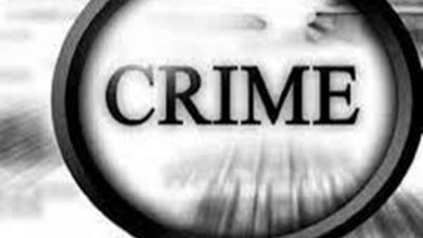 Photo of  पुलिस ने एक आभूषण और कपड़ों की दुकानों में मोलभाव कर ध्‍यान भटकाते हुए कीमती सामान चोरी करने वाले गिरोह का किया पर्दाफाश