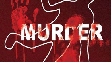 Photo of गोरखपुर में महिला की हत्या को लेकर बढ़ा सस्पेंस, पुलिस का कहना है कि हत्यारोपित ने गोली मारने के बाद किसी भारी चीज से किया प्रहार….