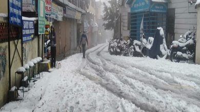 Photo of उत्तराखंड में बर्फबारी से सड़कें हुई बाधित, रास्तों के ठीक होने तक नहीं मिलेगी वाहनों को एंट्री
